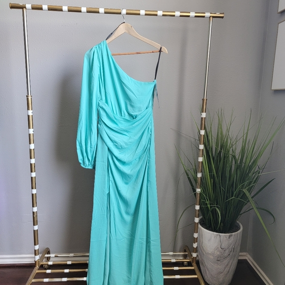 One Shoulder Gown - Picture 5 of 12